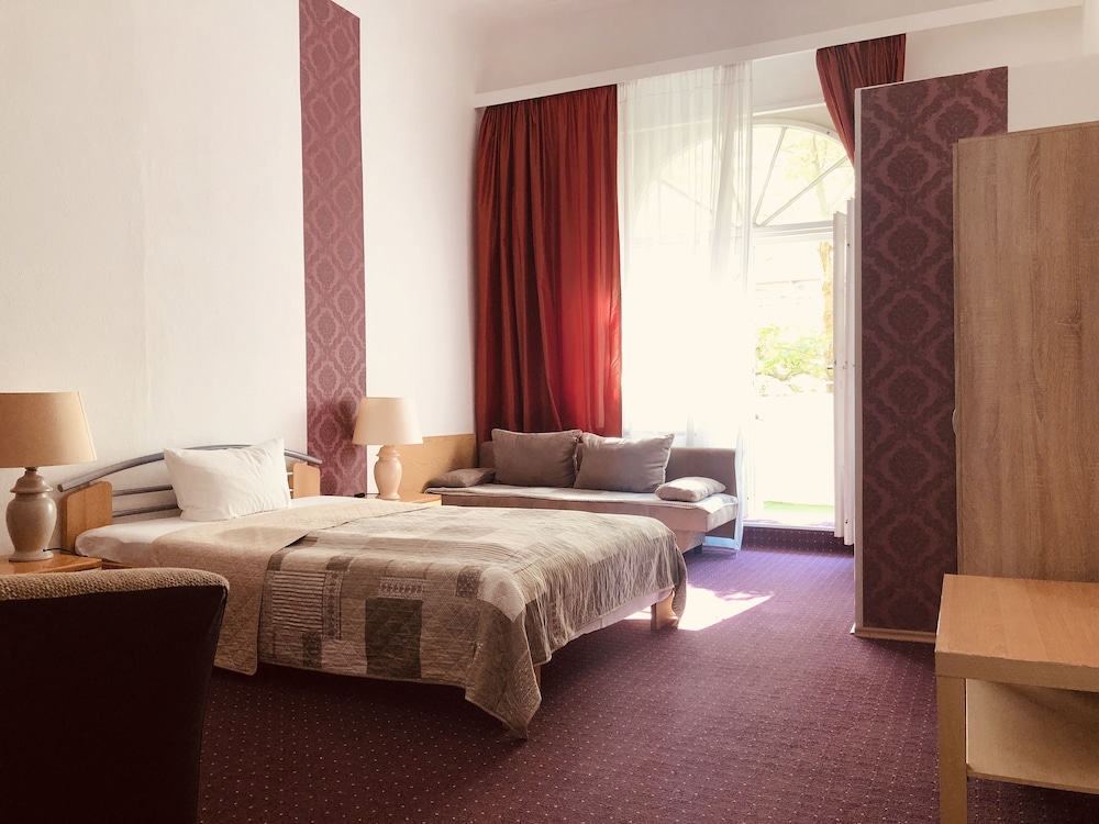Basic Double room with Shared Toilet photo 1