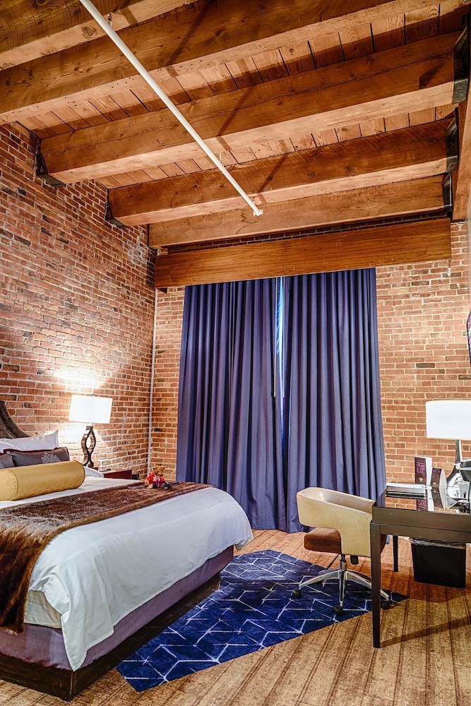 Standard Room, 1 King Bed, Accessible photo 2