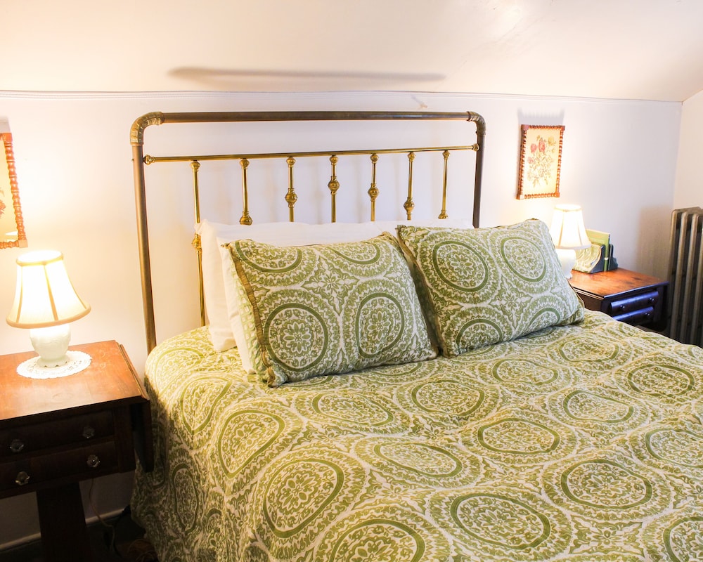1 Queen Bed Cottage photo 1