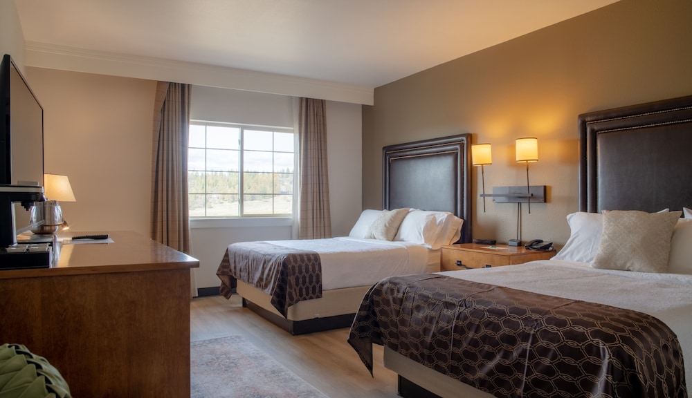 Standard Room, 2 Queen Beds (Village View Queen Lodge) photo 2