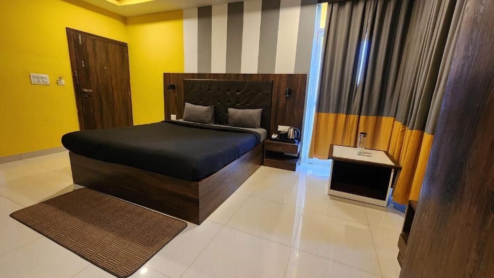 Deluxe Double Room with Balcony photo 1
