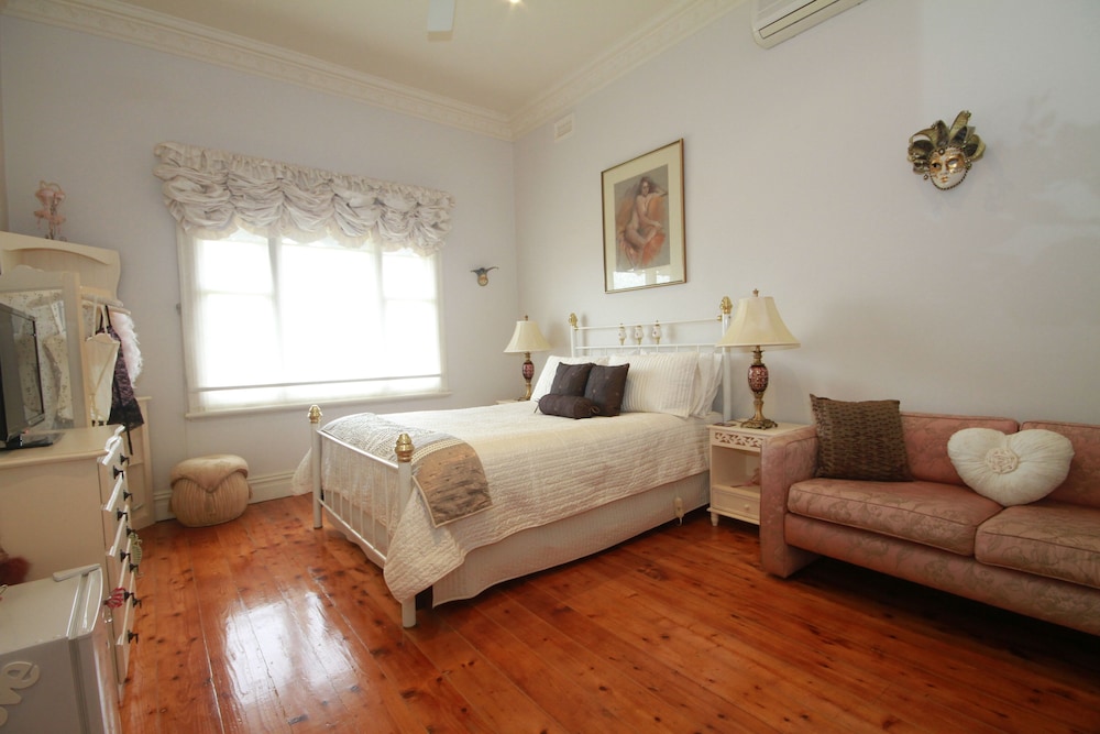 Romance Double Room with Spa Bath photo 1