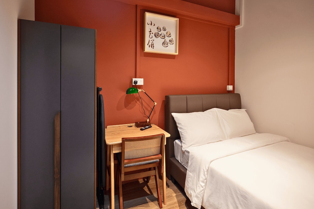 Deluxe Room, 1 Queen Bed photo 1