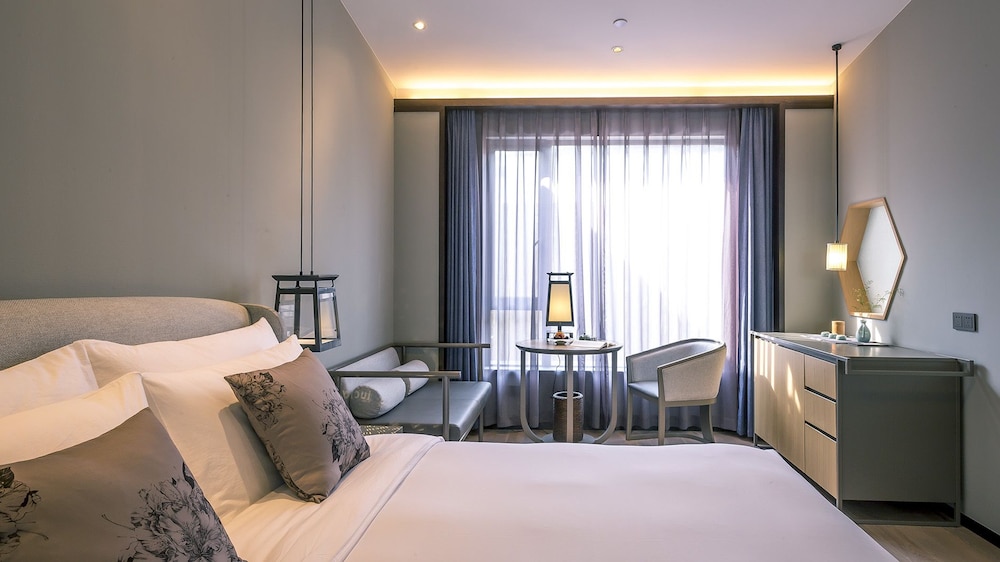 Deluxe King Room photo 3