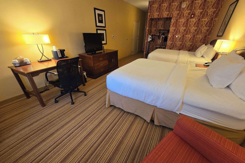 Room, 2 Queen Beds, Accessible, Non Smoking - Photo 1