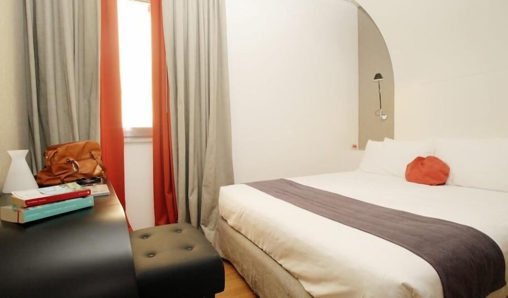 Deluxe Double Room, 1 Double or 2 Twin Beds photo 2