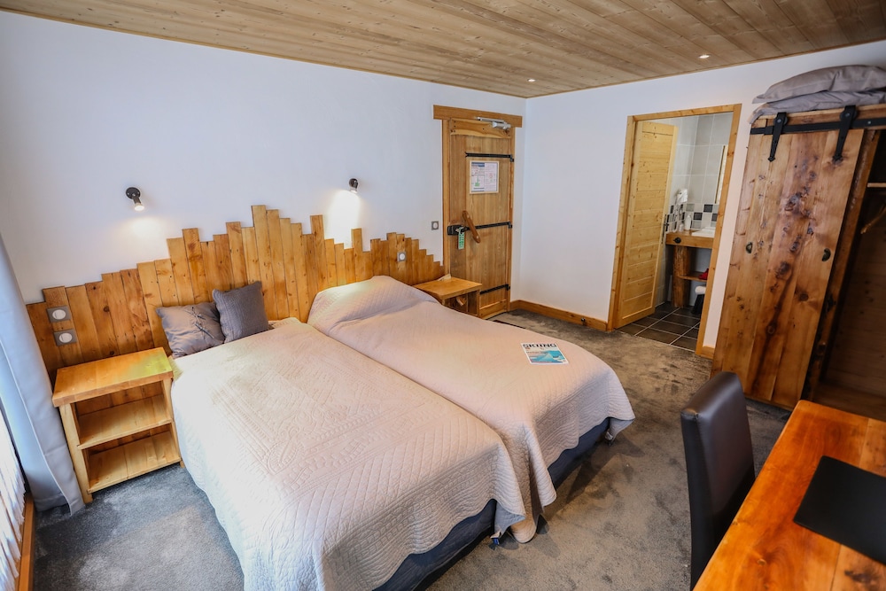 Room 3, twin or king size, balcony, South West photo 3
