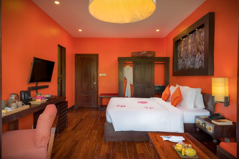 Suite, Pool View - Photo 6