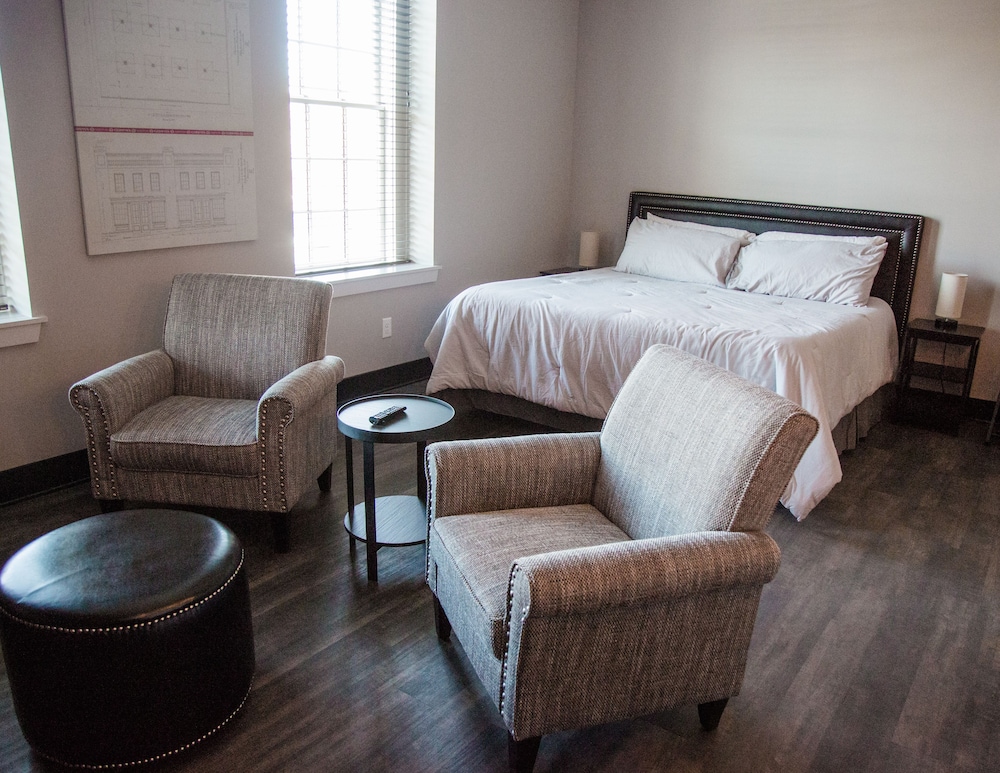 Signature Studio Suite, 1 King Bed, Non Smoking, City View photo 2