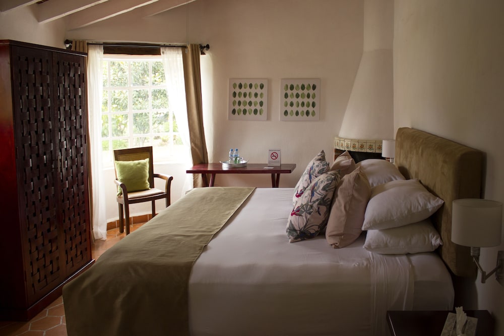Superior Suite, Fireplace, Hill View photo 1