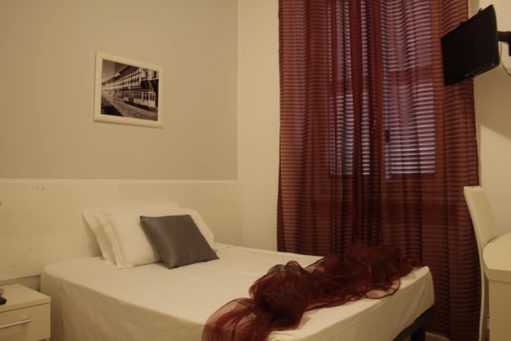 Basic Double Room, Shared Bathroom