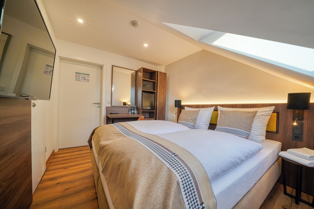 Basic Double Room, Non Smoking photo 3