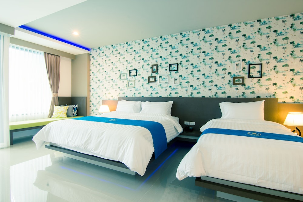 Family Triple Room, Pool Access photo 1