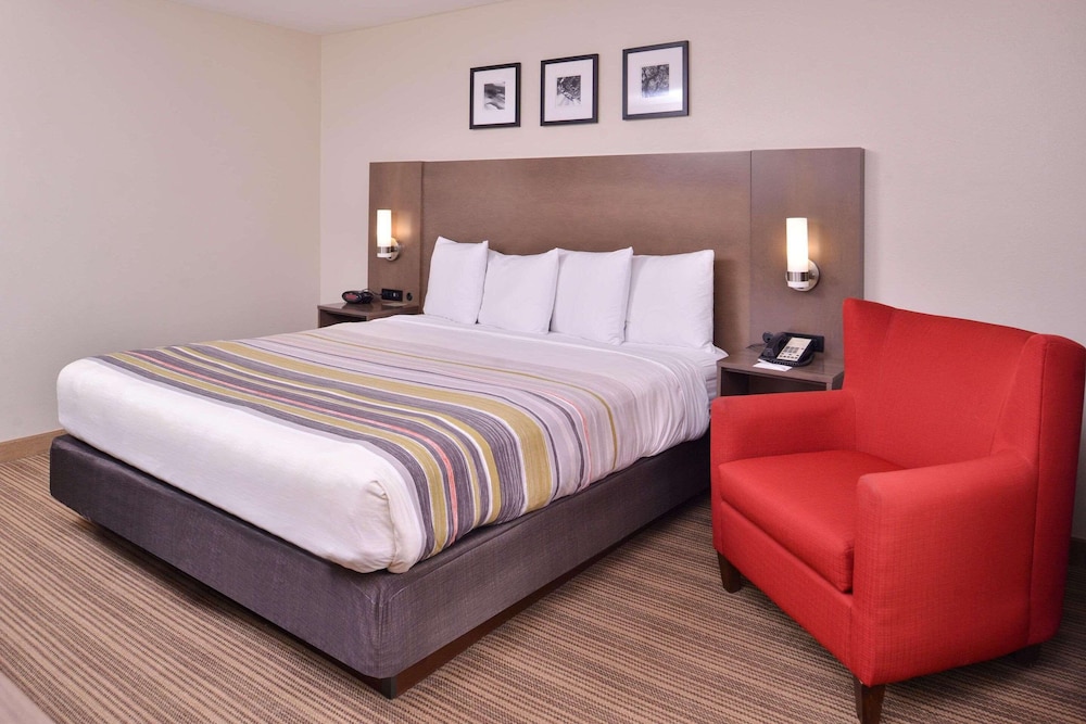 Room, 1 King Bed, Accessible, Bathtub - Photo 2