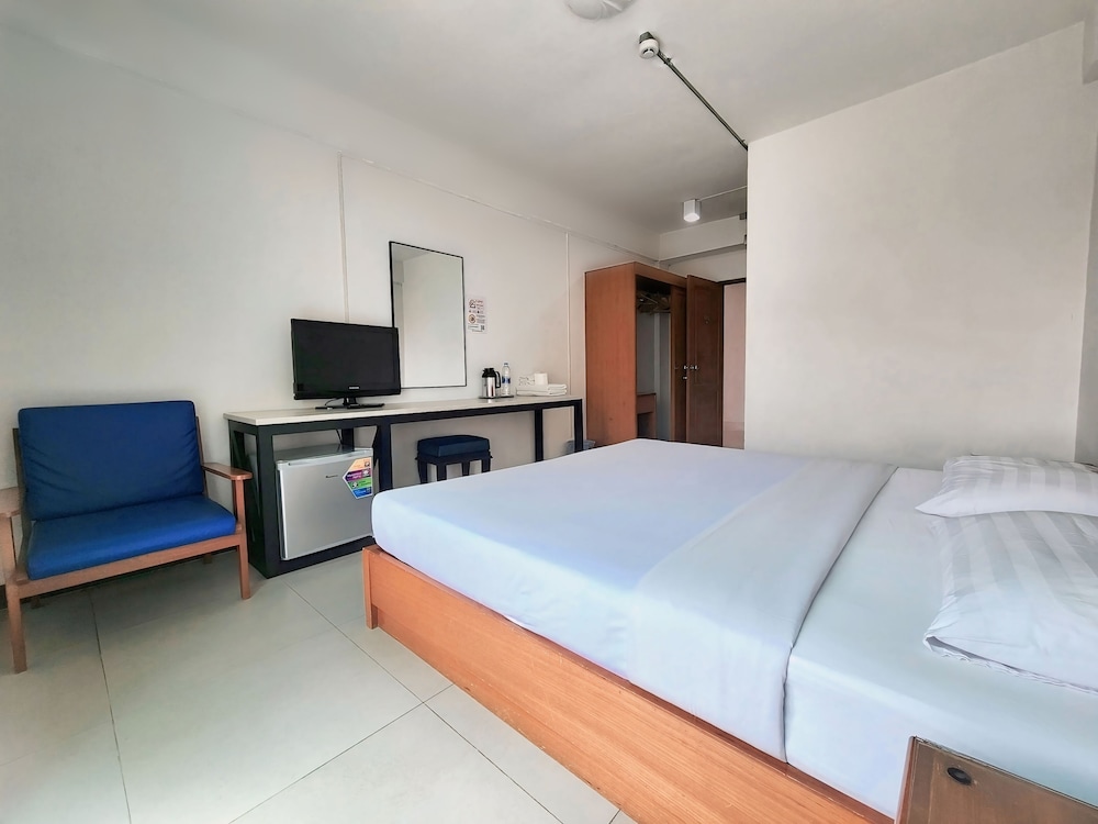 Deluxe Room, 1 King Bed photo 2