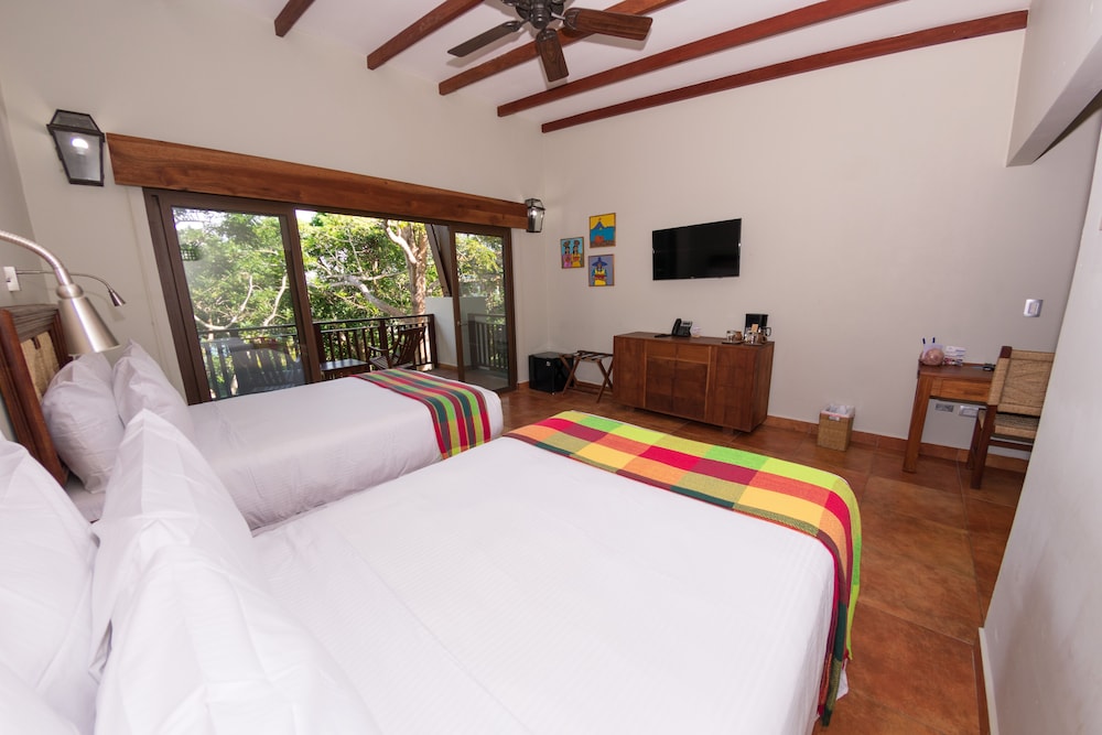 Standard Double Room, Partial Lake View photo 3