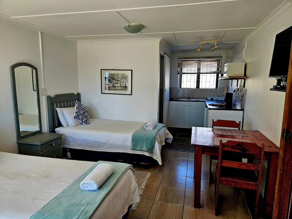 Basic Double or Twin Room, 1 Bedroom, Pool View