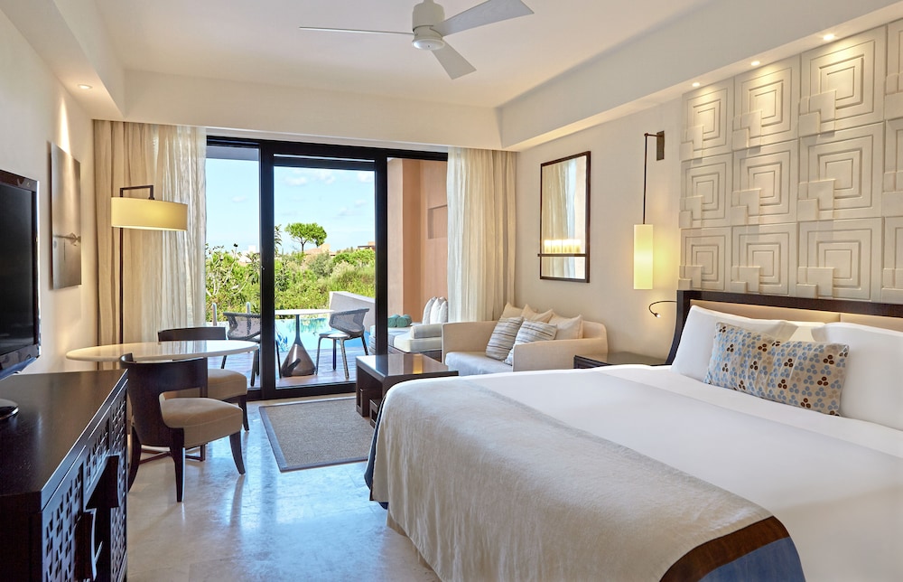 Infinity Room, 1 King Bed, Non Smoking, Garden View (Private Pool)
