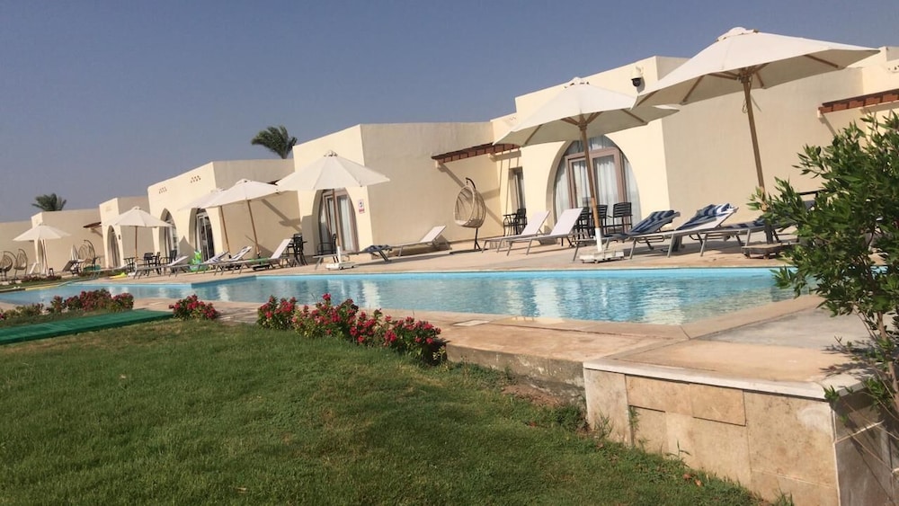 Dune Family Swim Up Room