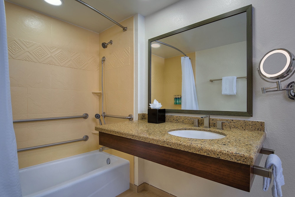 Preferred Room. Wheelchair accessible with tub and option for hearing accessibility. 2 queen beds. photo 3