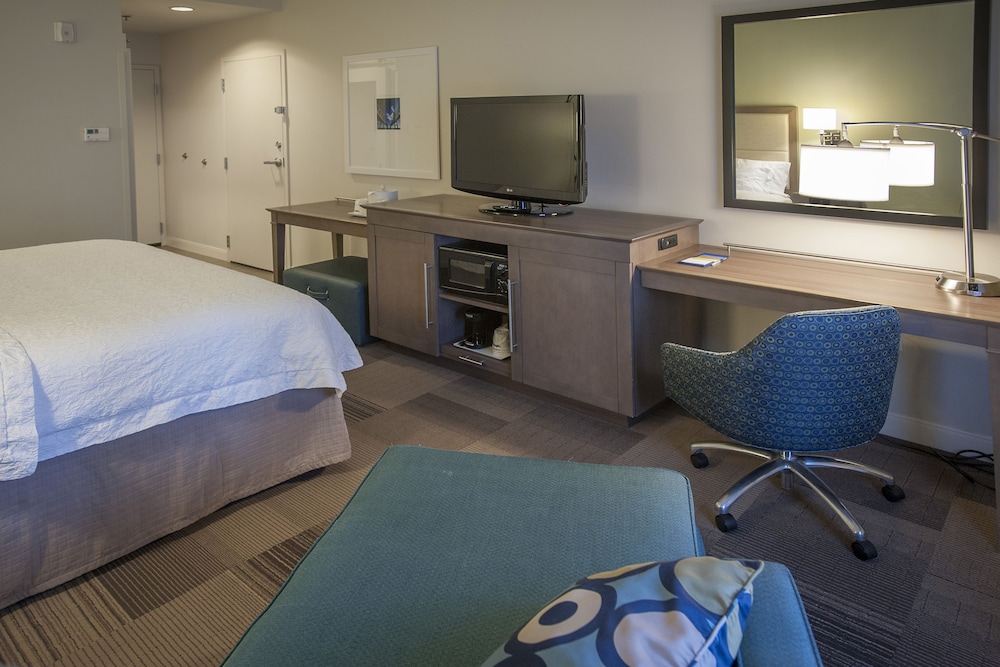 Room, 1 King Bed, Accessible (Hearing) - Photo 5
