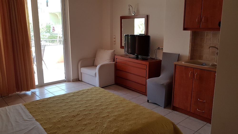 Triple Room, Balcony, Partial Sea View photo 3
