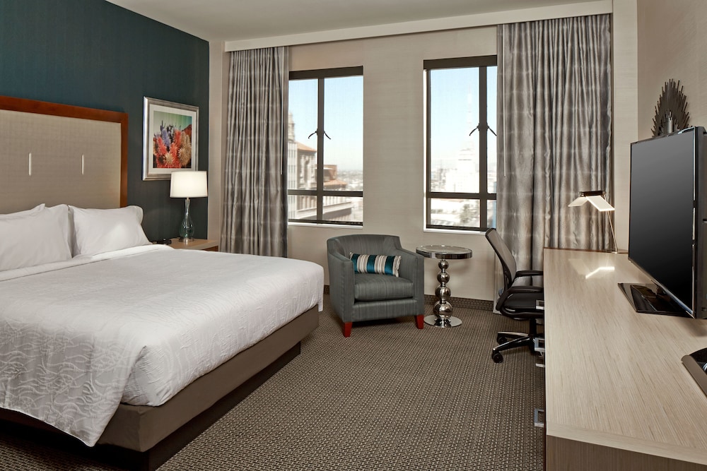 Room, 1 King Bed, Accessible (Roll In Shower) photo 2