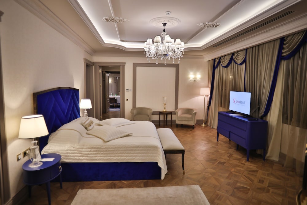 Royal Residence - Photo 1