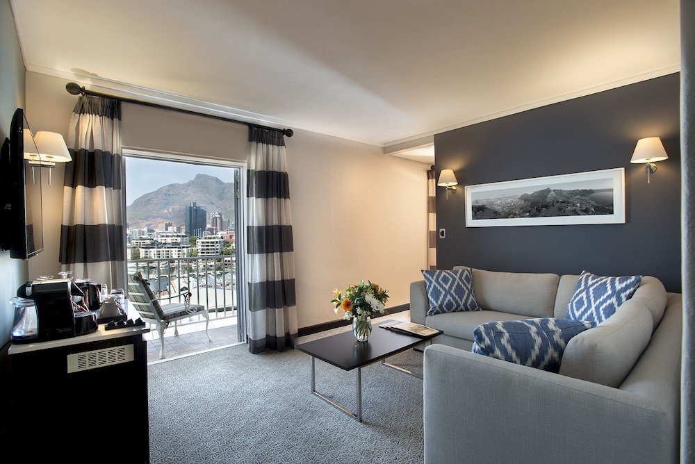 Suite - Photo 5