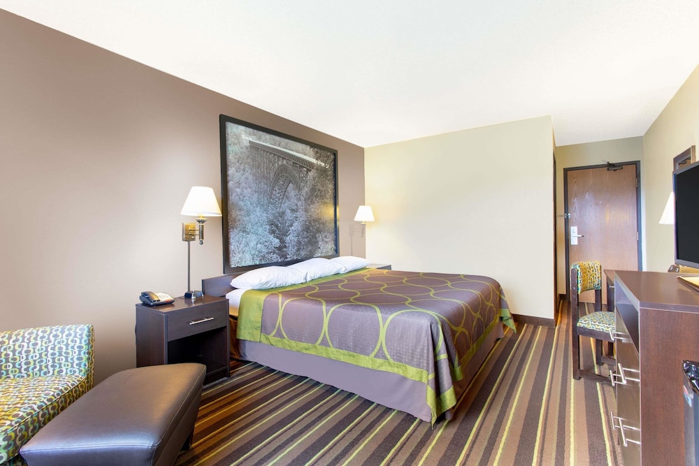 Standard Room, 1 King Bed - Photo 5