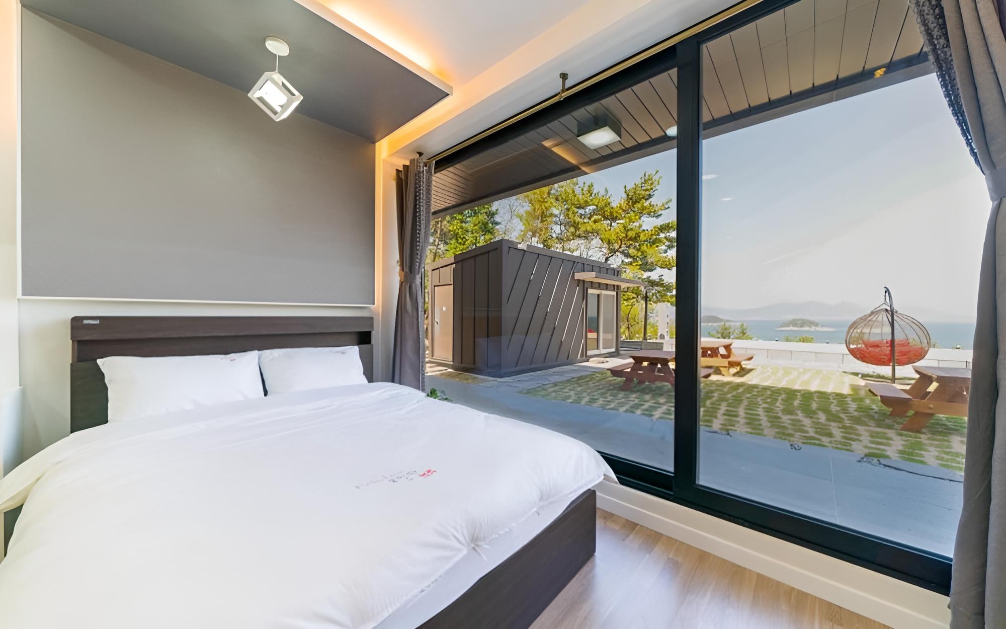 Room (Room 104 Ocean View)