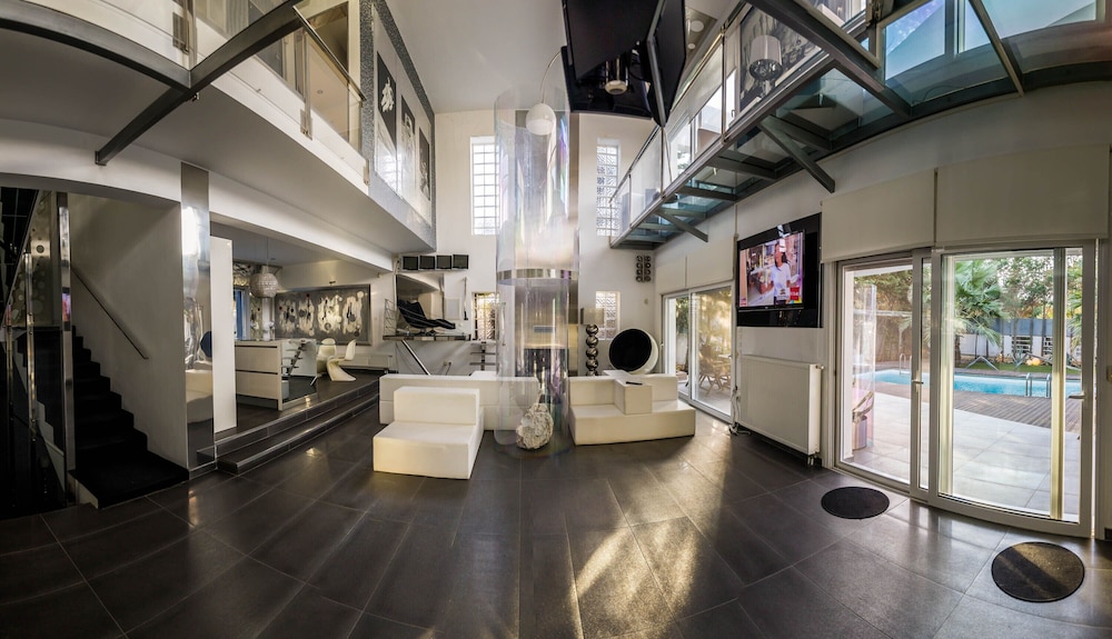 Luxury Villa photo 3
