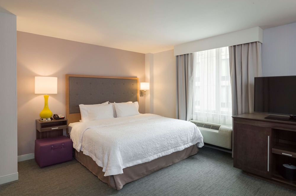 Suite, 1 King Bed, Accessible, Non Smoking (Roll-in Shower)
