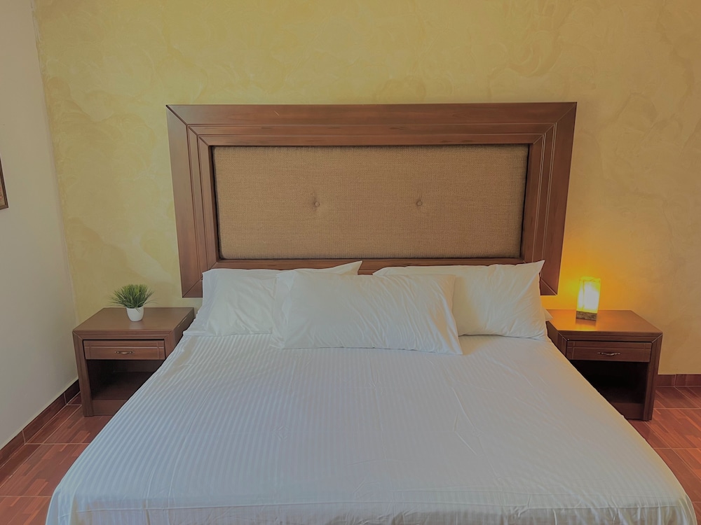 Basic Triple Room, Garden View