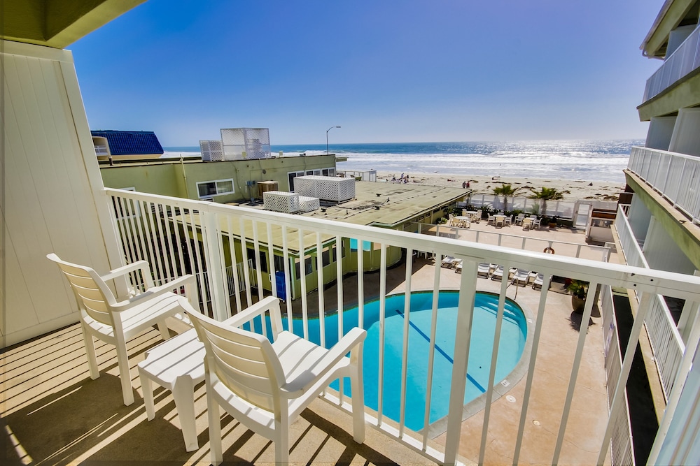 Standard Room, 1 King Bed, Ocean View - Photo 7