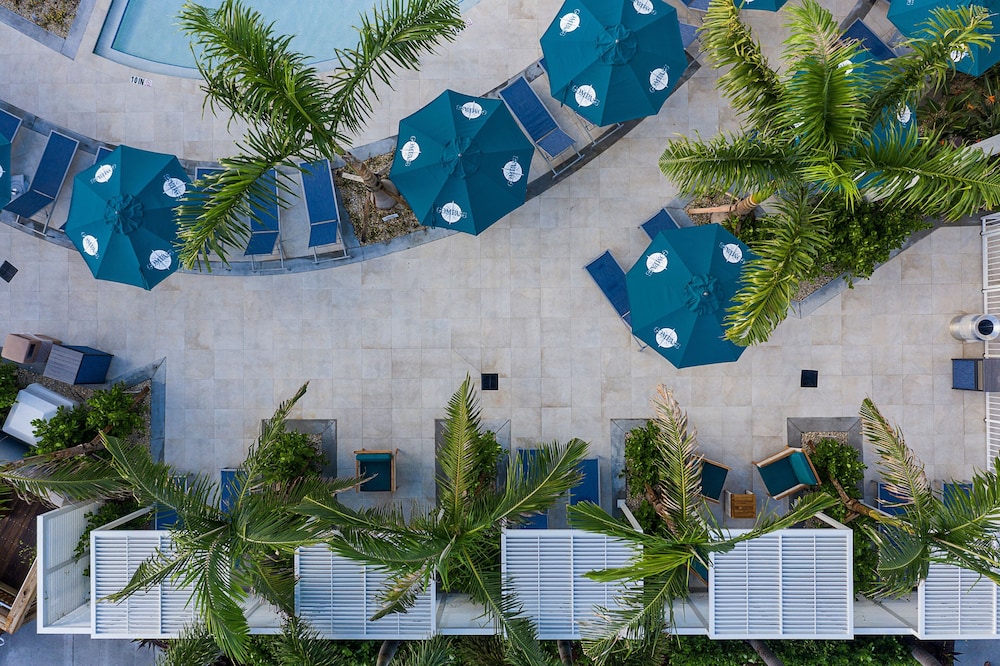 Suite, 1 Bedroom, Pool View - Photo 5