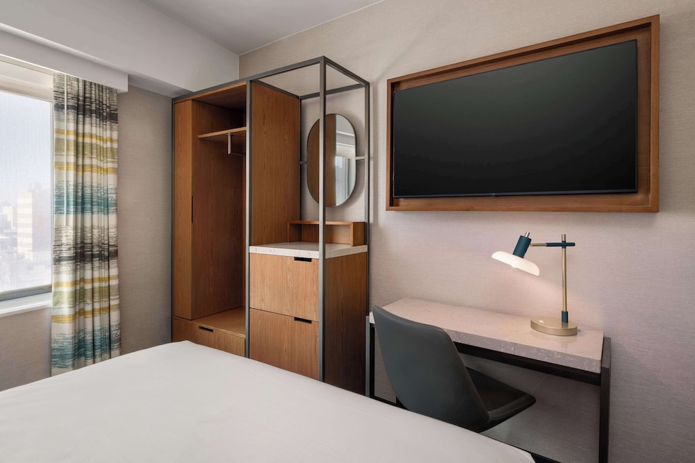 Standard Room, 1 King Bed, Accessible, Bathtub