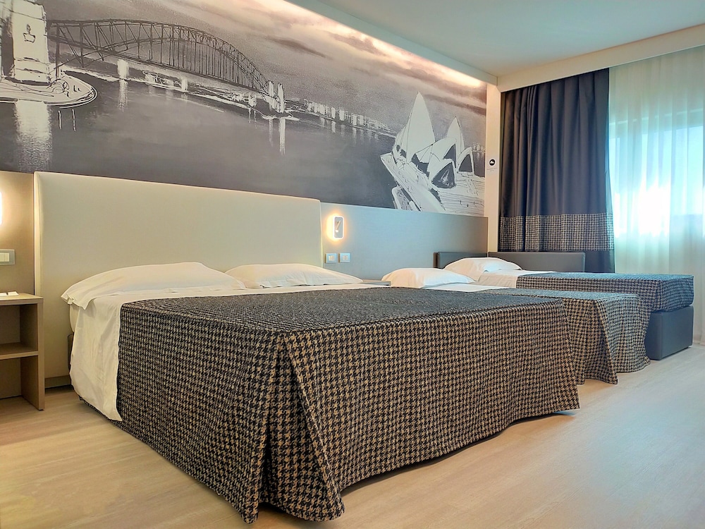 Deluxe Double or Twin Room photo 1