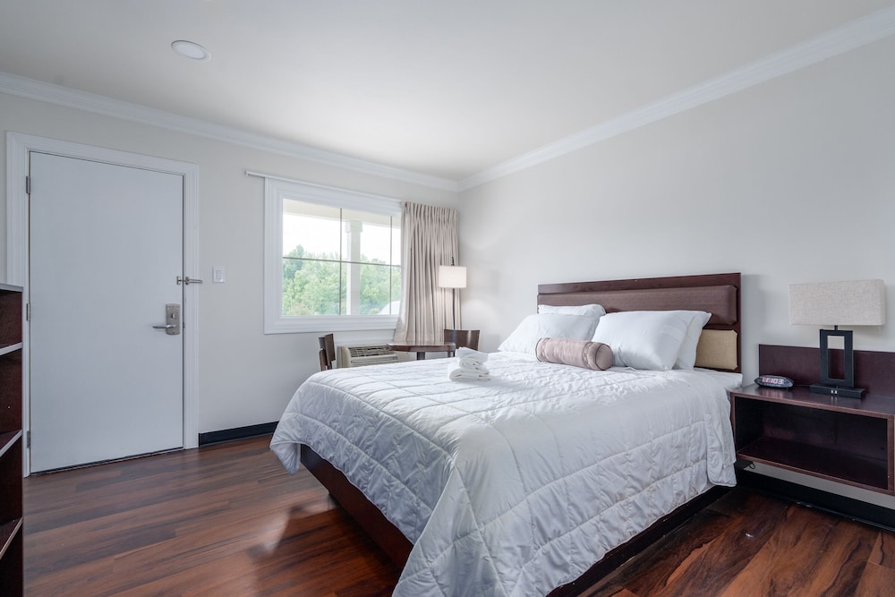 Classic Single Room, 1 Queen Bed, Non Smoking, Ground Floor photo 3