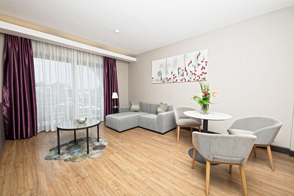 Deluxe Suite - Photo 3