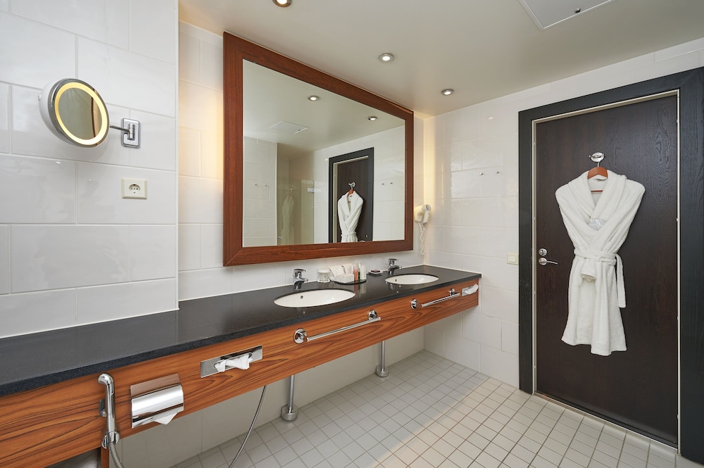Suite, 1 King Bed, Club Lounge Access (Living Dining Area)