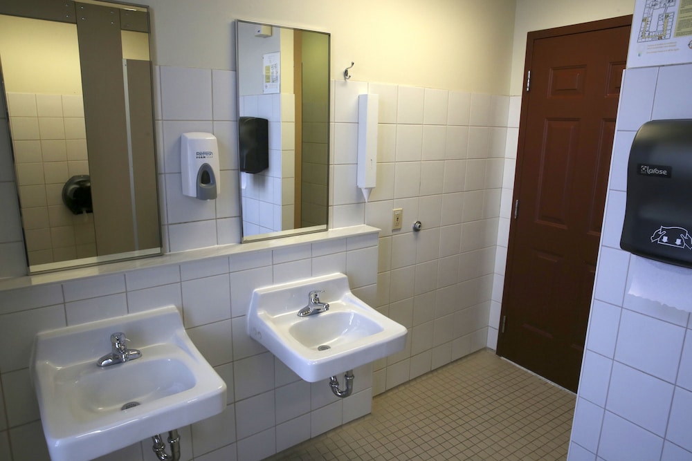 Room, 1 Double Bed, Shared Bathroom photo 3