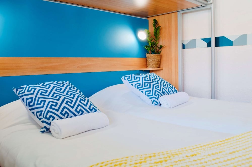 Standard Room, 3 Twin Beds - Photo 4