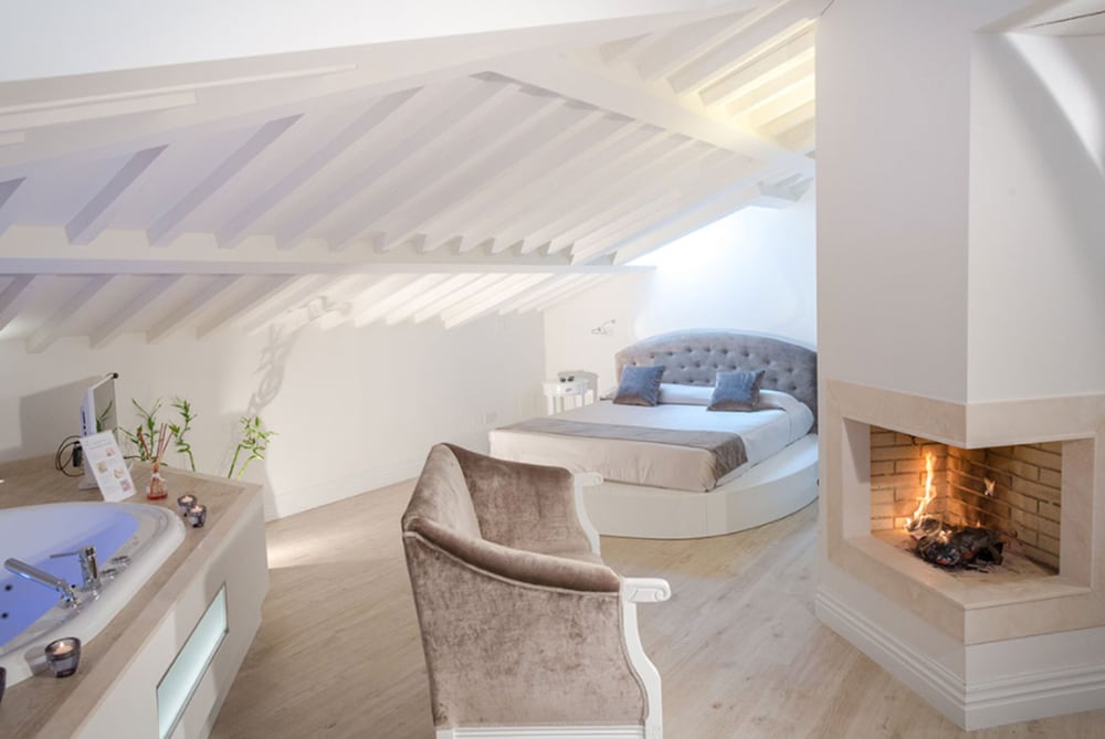 Panoramic Suite, Jetted Tub photo 1