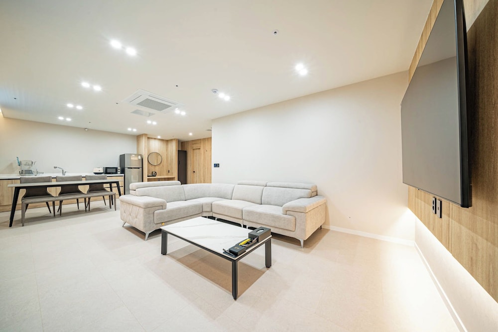 [Pool Villa] Executive Suite, City View