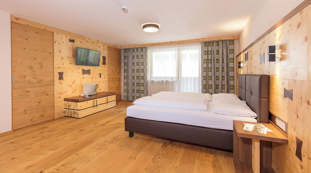 Deluxe Room, Balcony