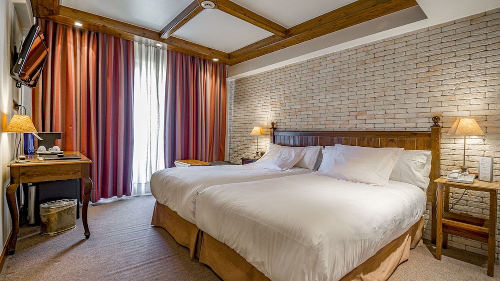 Deluxe Double Or Twin Room, Balcony photo 2