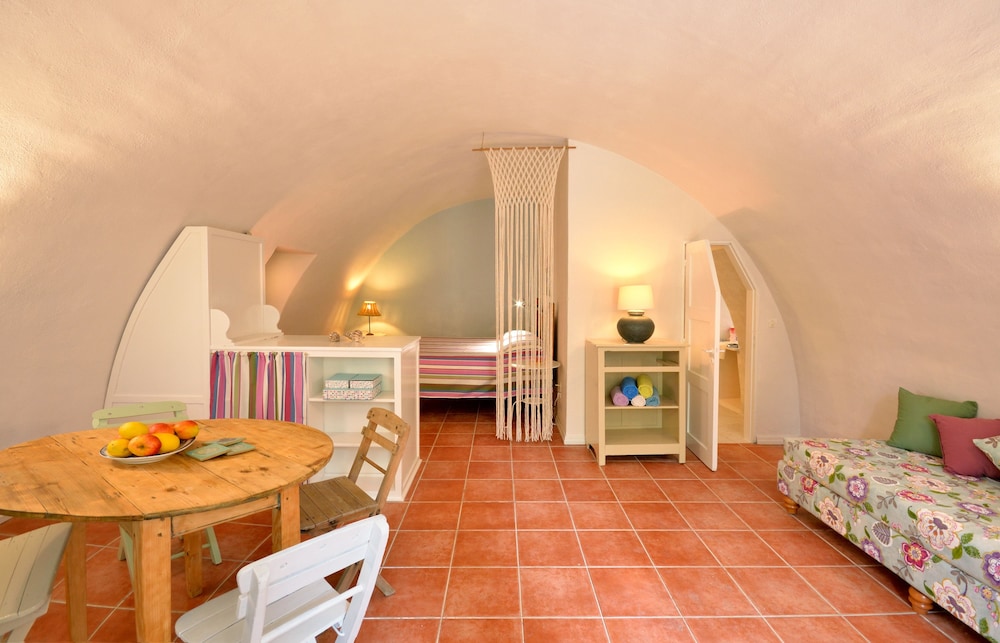 Family Studio, Garden View