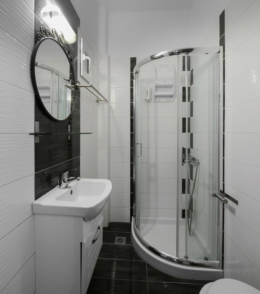 Double Or Twin Room (No Balcony) photo 3