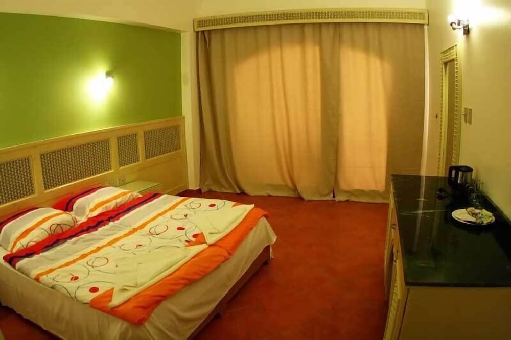 Deluxe Room, Partial Sea View photo 2